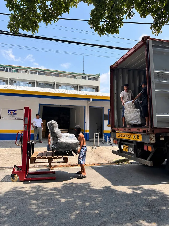 Tiếp nhận hàng cồng kềnh tại kho Gia Phú Philippines
