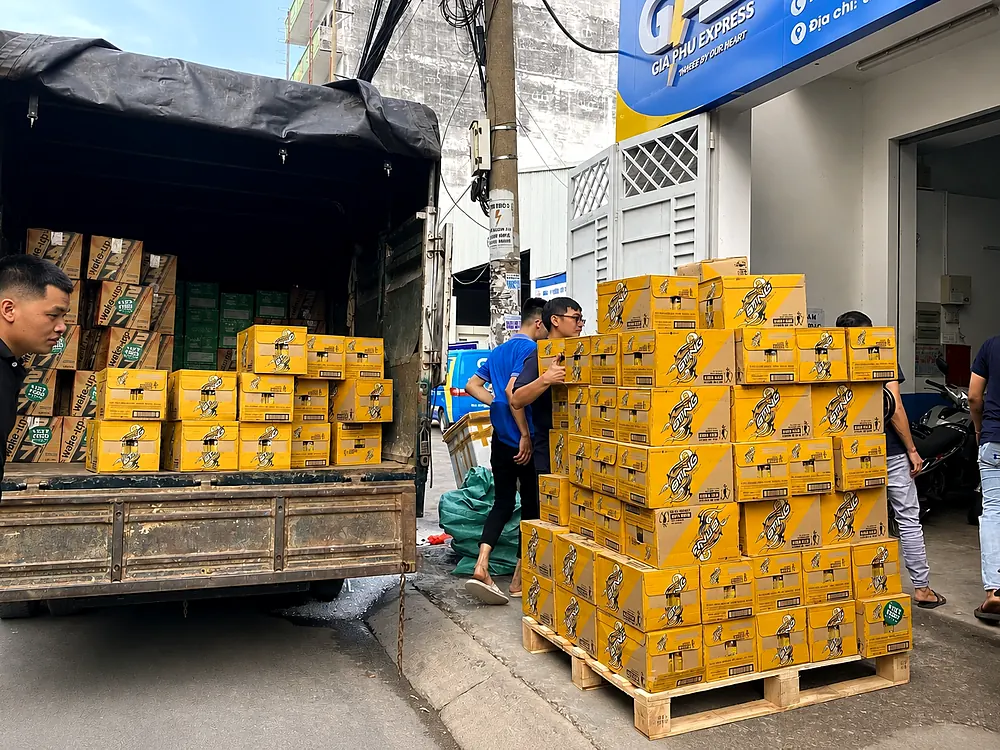 Hoạt động chuẩn bị pallet tại Gia Phú Express