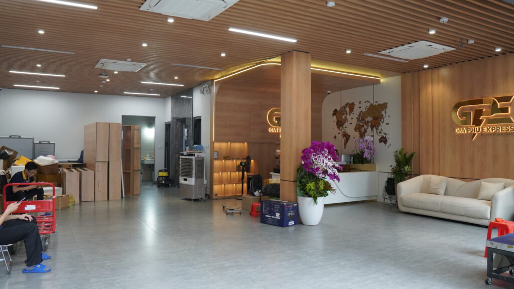 Khu vực tiếp khách và tiếp nhận hàng Gia Phú Express
